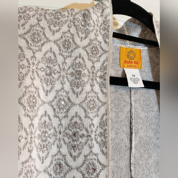 Ruby Rd. Festive Drape Front Cardigan Silver Ombre Pattern 3X - Picture 4 of 8